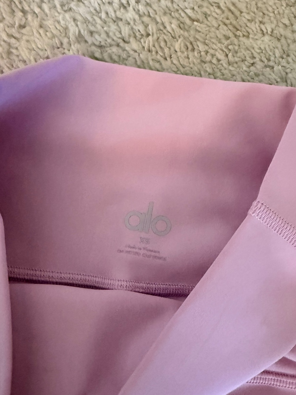 Pink (SOLD OUT) airlift Alo leggings - Picture 4 of 4